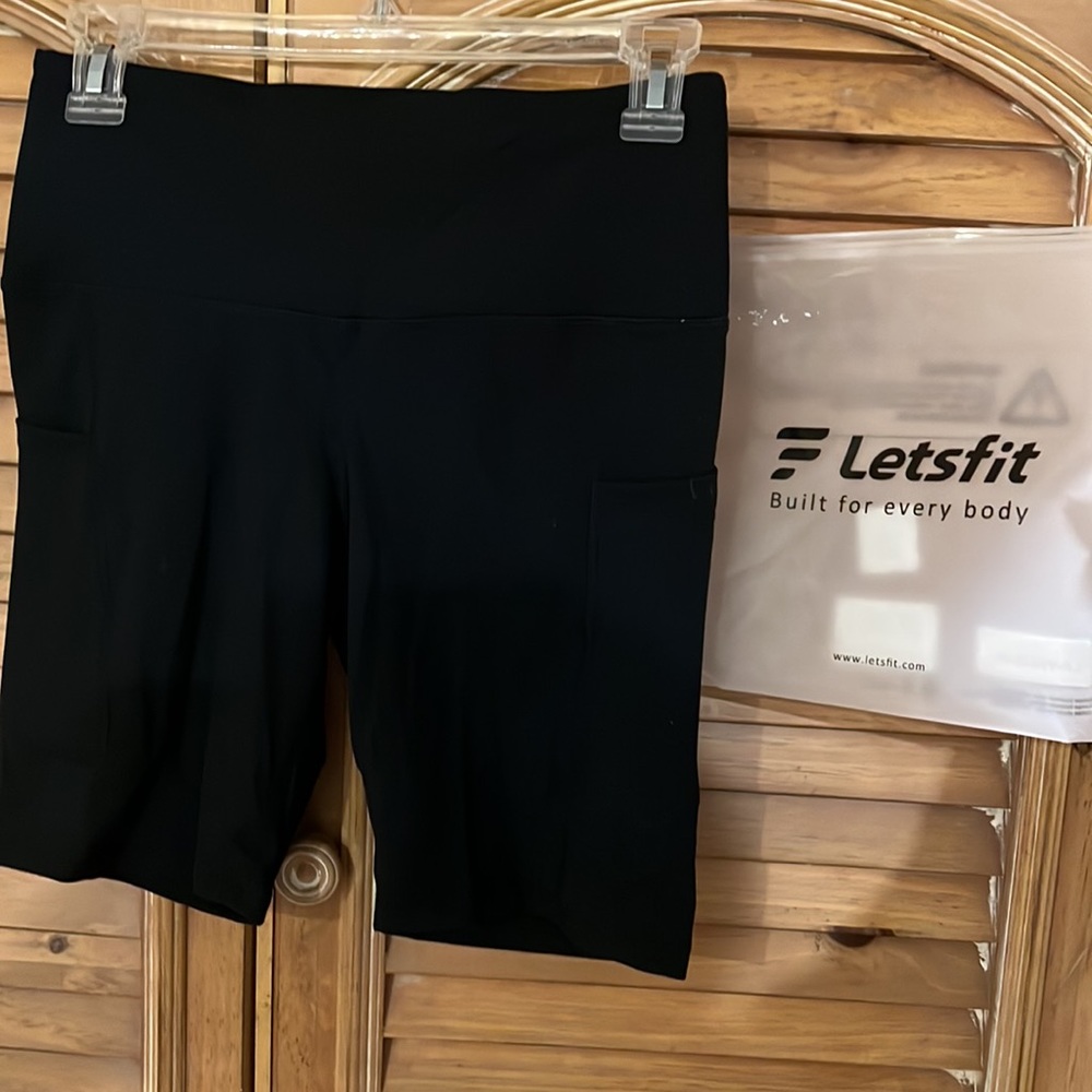 NWT and bag WMNs  Black Biker short with 2 pockets sz Medium super soft fabric
